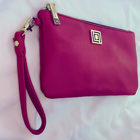 Liz Claiborne 8.5” Red Clutch w/ Gold Hardware & Working Power Charger - Picture 2 of 12